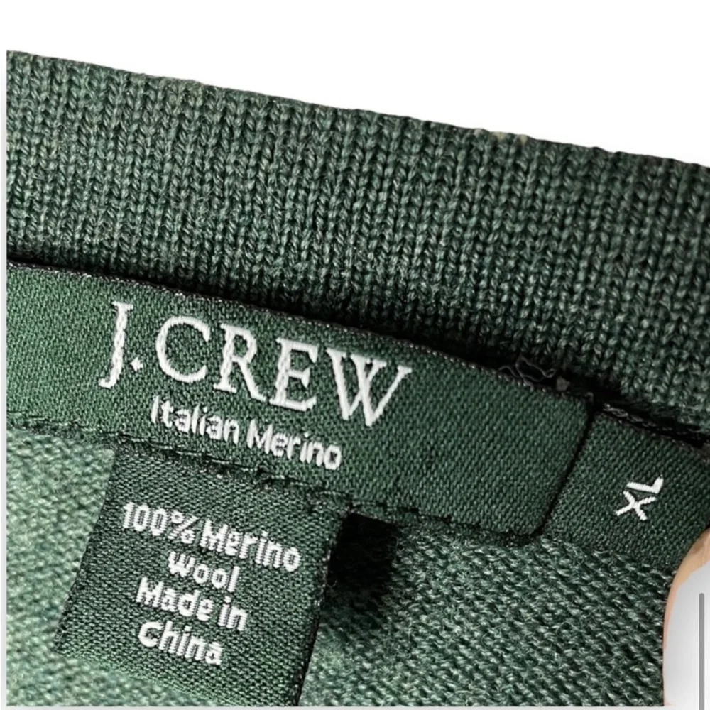 J.Crew men’s 100% Italian Merino wool v-neck forest green long sleeve size XL
